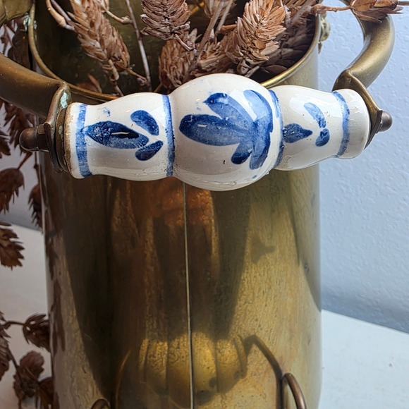Vintage Brass Coal Scuttle Bucket with Ceramic Blue Delft Handles Lion Head - Picture 4 of 12
